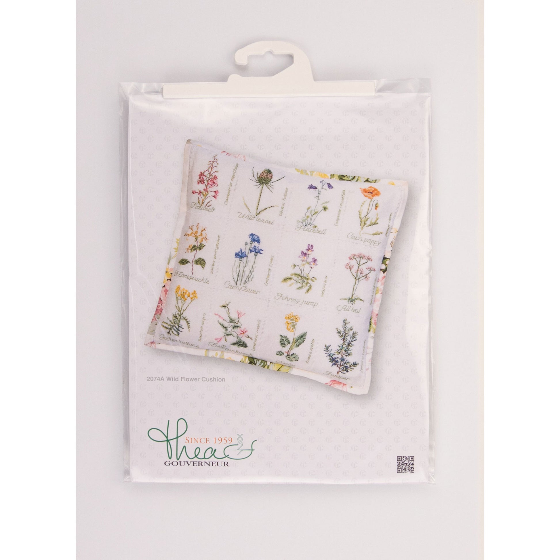 Package Thea Gouverneur embroidry cushion kit floral pillow design