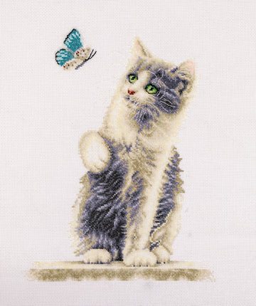 DSB013L - Cat with Butterfly - White Linen - 13.4 x 9.5 Inch