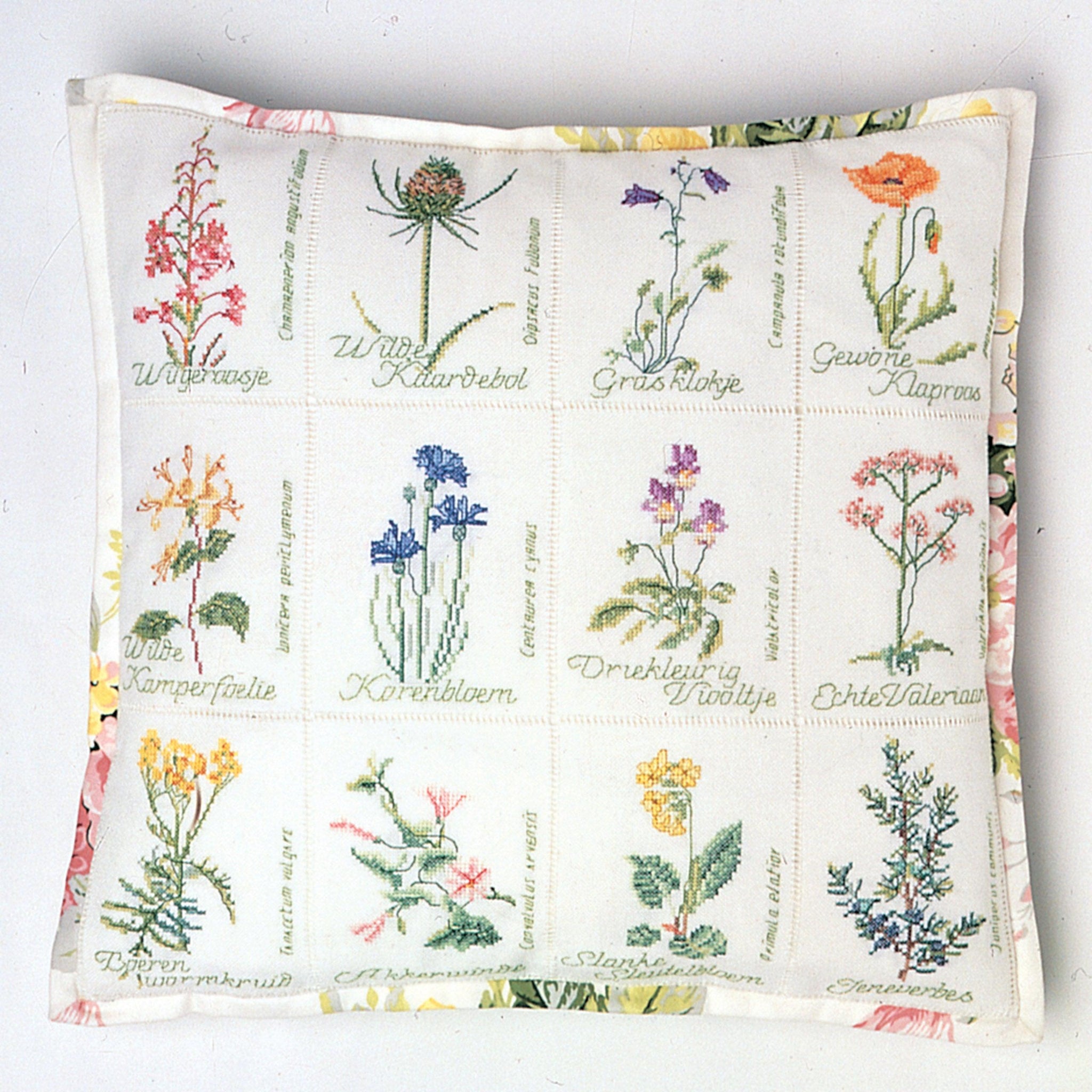 Thea Gouverneur - Counted Cross Stitch Kit - Wild Flower Cushion - Aida - 16 count - 2074A - Thea Gouverneur Since 1959